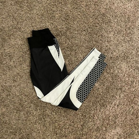 Unbranded Women's Gray, Black & White Pattern Crop Jeggings  Free Size - Picture 1 of 10